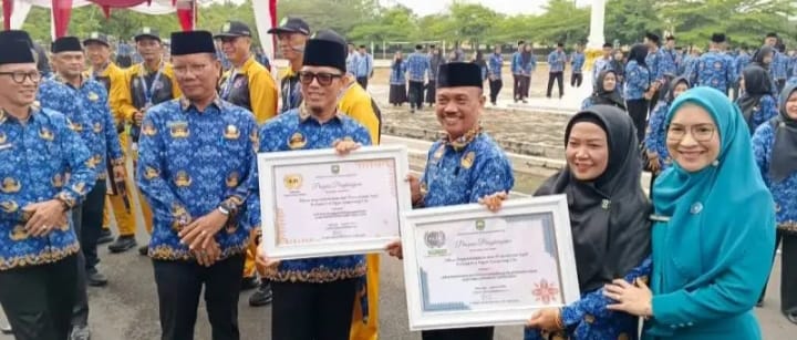 Di Bawah Kepemimpinan A. Suryadi, Disdukcapil OKU Sabet Dua Penghargaan Sekaligus.